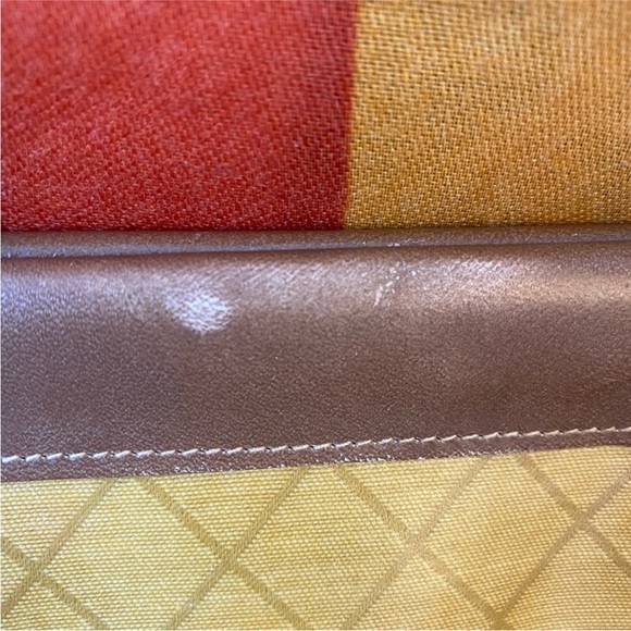 ❤️Givenchy crossbody / clutch. Yellow/ mustard color❤️ Missing chain. - Picture 5 of 8